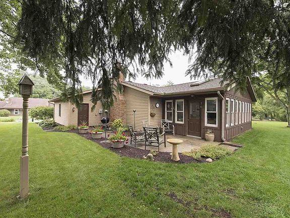 3rd image of 415 Blue River Ct