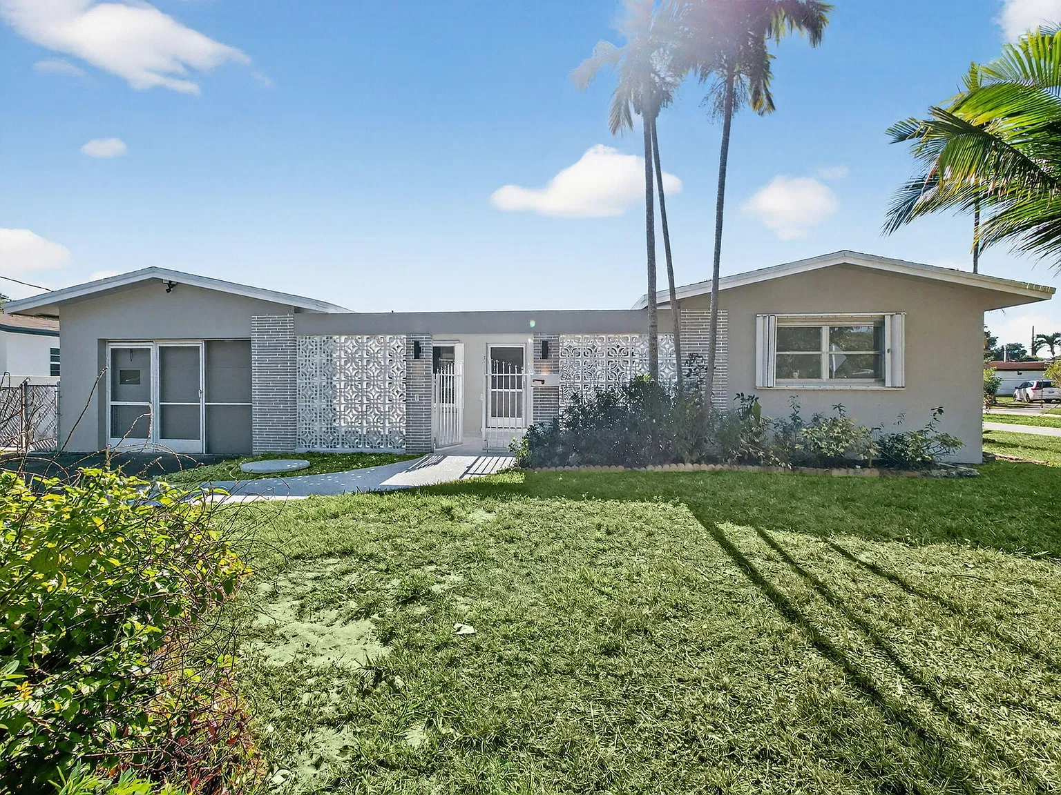 3 bed, 2.0 bath, 1731 sqft, $4,095 — Photo 2