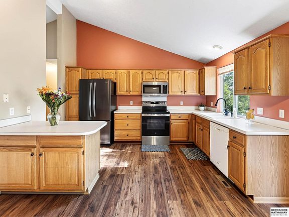 4th image of 1008 Marshall Cir