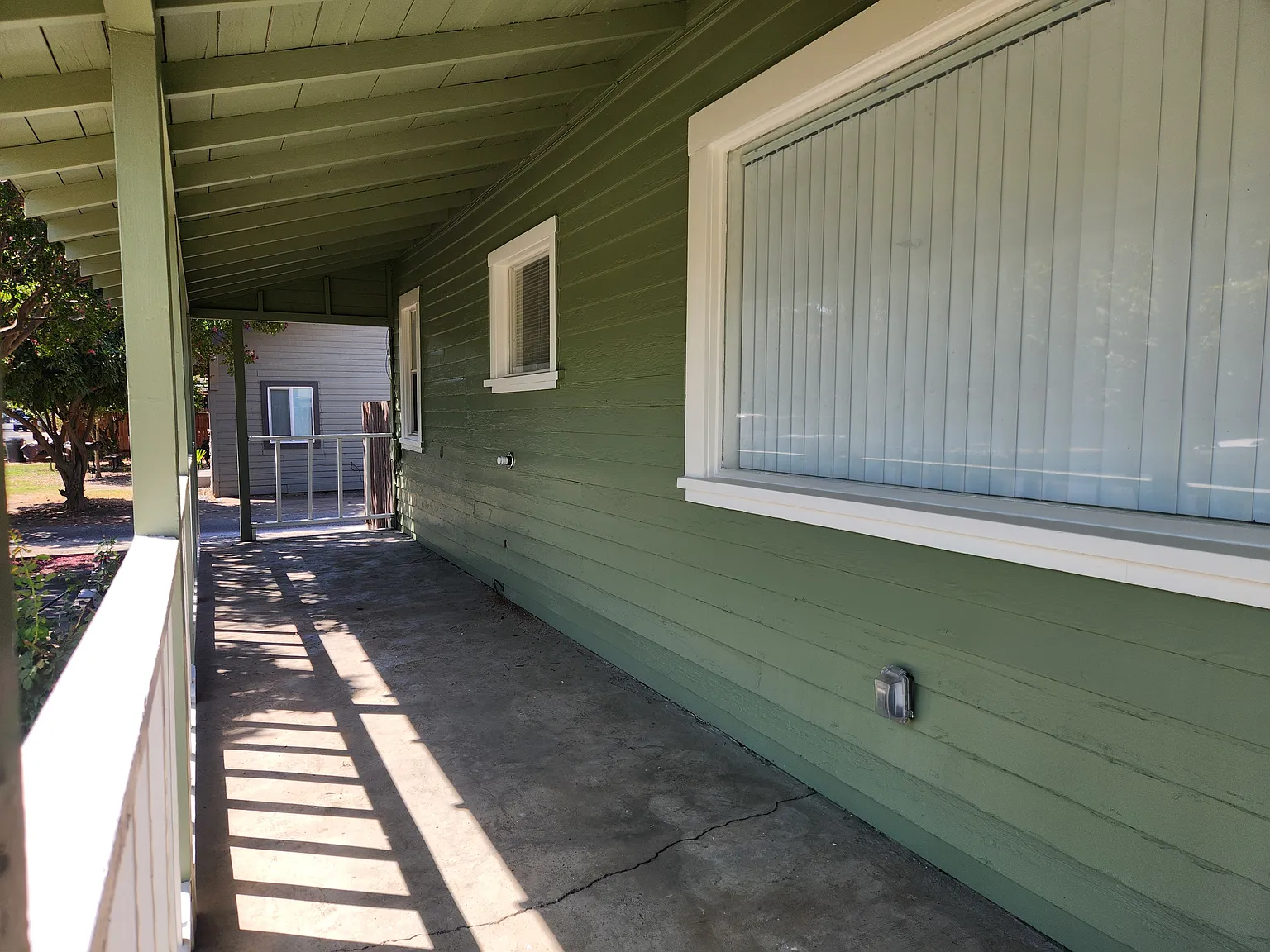 3 bed, 1200 sqft, $1,875 — Photo 3