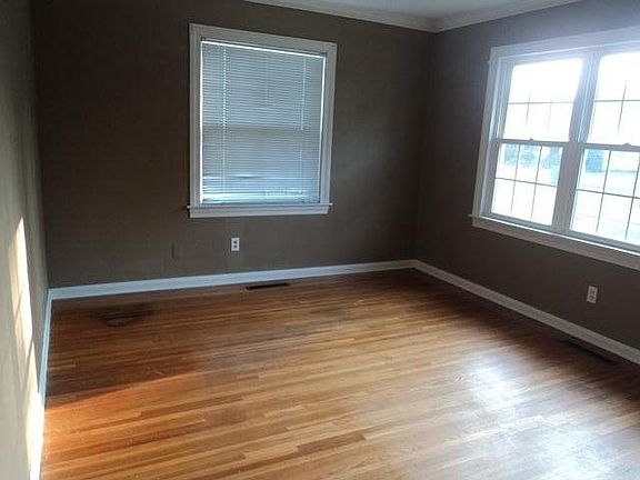 4th image of 3034 Allen St