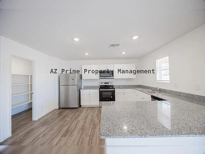 28 S Naples Ln — Photo 9