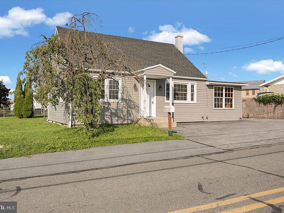 6 E Walnut St, Strausstown, PA 19559 Zillow