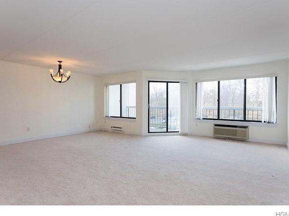 4th image of 200 High Point Dr APT 508