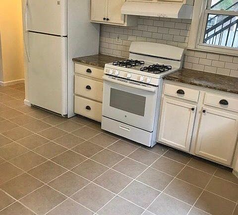 2nd image of 3 Woodland Ave Floor 1