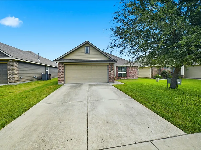5247 Sagewood Dr — Photo 2
