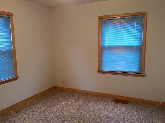 5th image of 4627 Russell Ave N