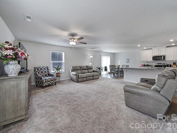 5th image of 654 Lancelot Dr