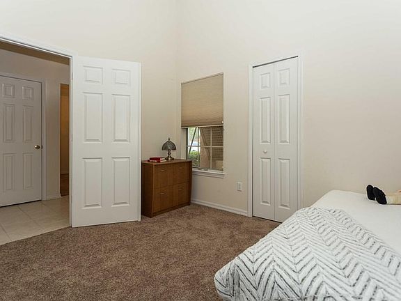4th image of 14554 Camberwell Ln S
