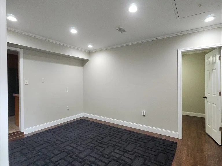 5221 Cromwell Dr — Photo 3