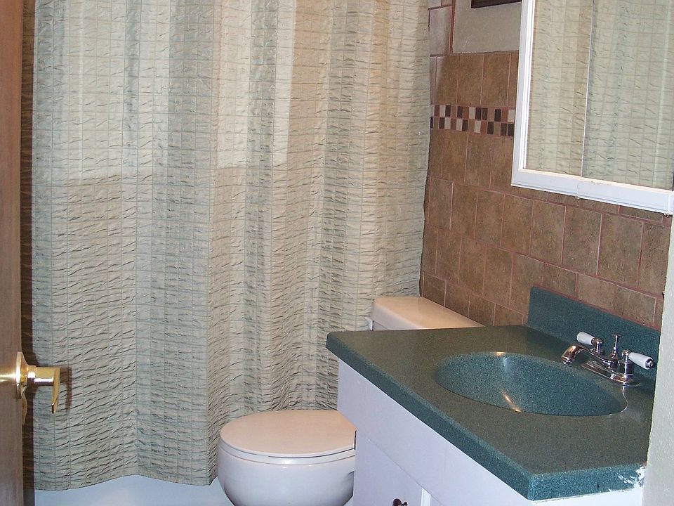 Full Bathroom #1