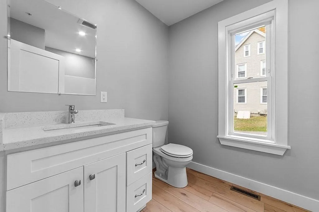 3 bed, 1600 sqft, $2,450 — Photo 2