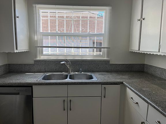 3rd image of 738 S Plymouth Blvd #D