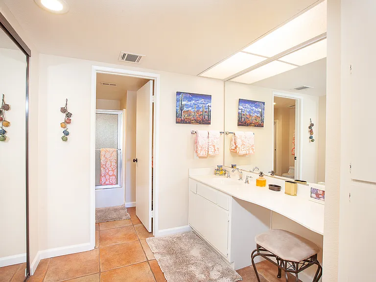 500 S Farrell Dr #M81 — Photo 7