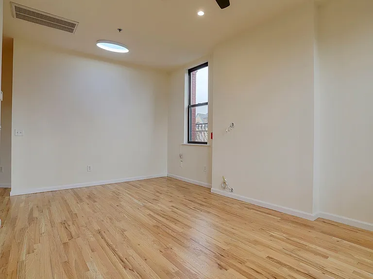 105 11th St #4F — Photo 12