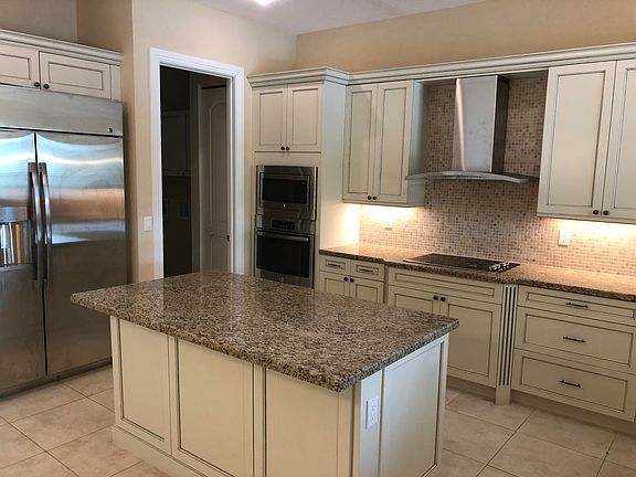 2nd image of 178 SE Calmo Cir