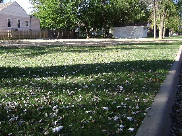 2nd image of 1102 Woodlawn Cir