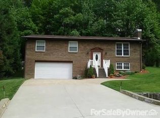 1895 Roundhill Rd, Charleston, WV 25314