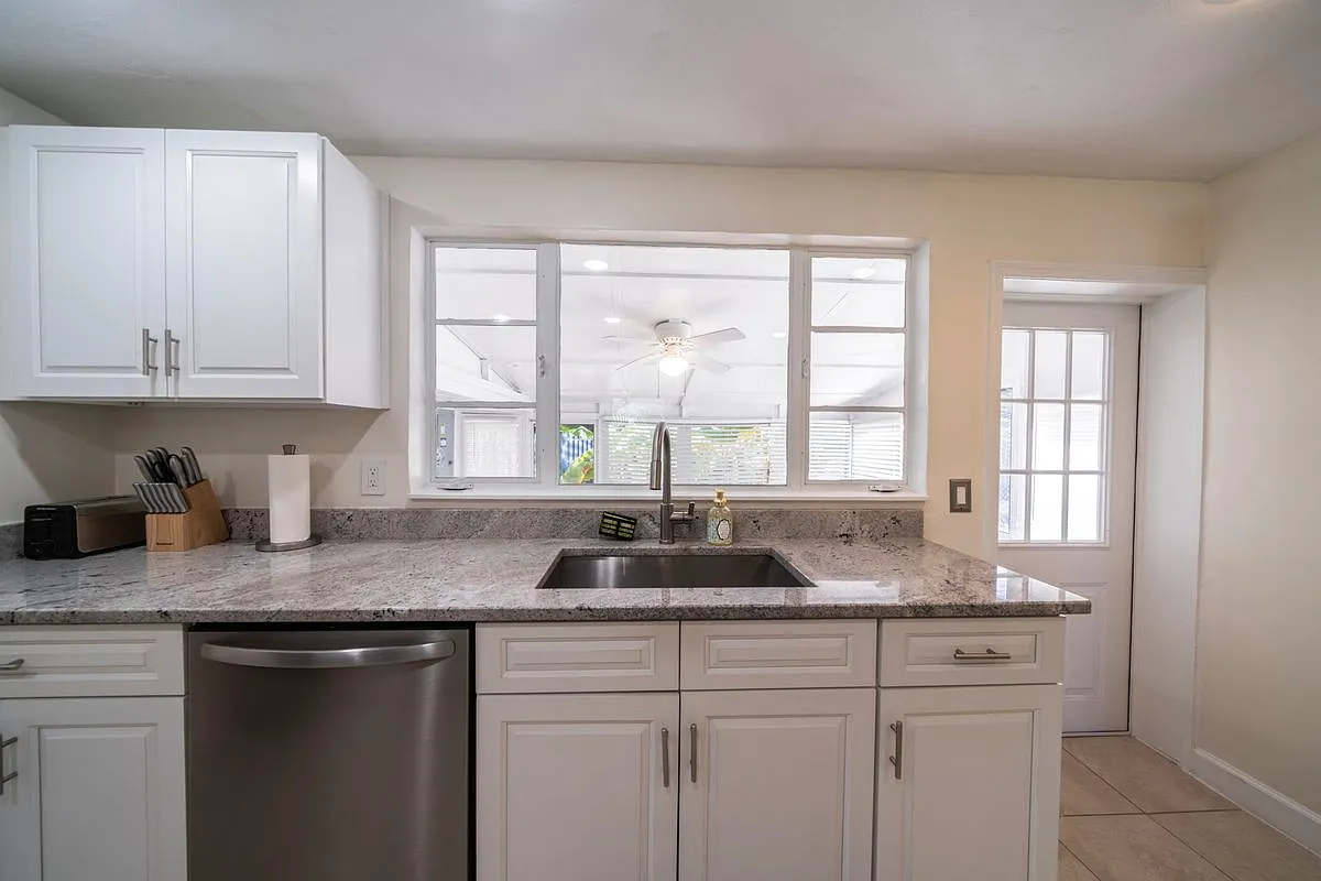 2 bed, 2.0 bath, 1447 sqft, $2,900 — Photo 2
