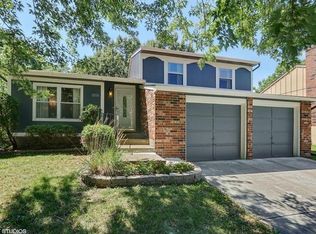 12528 S Summertree Ln, Olathe, KS 66062