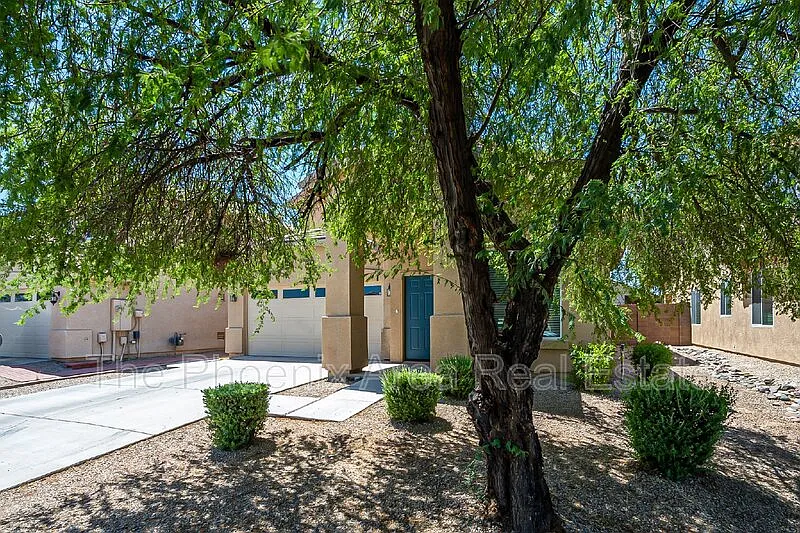 4 bed, 2.5 bath, 2626 sqft, $1,895 — Photo 3