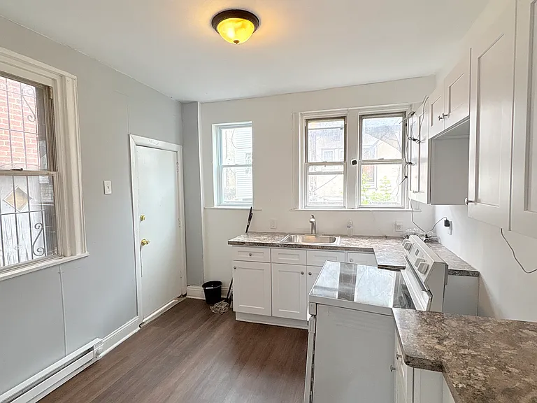 1700 N Edgewood St — Photo 10