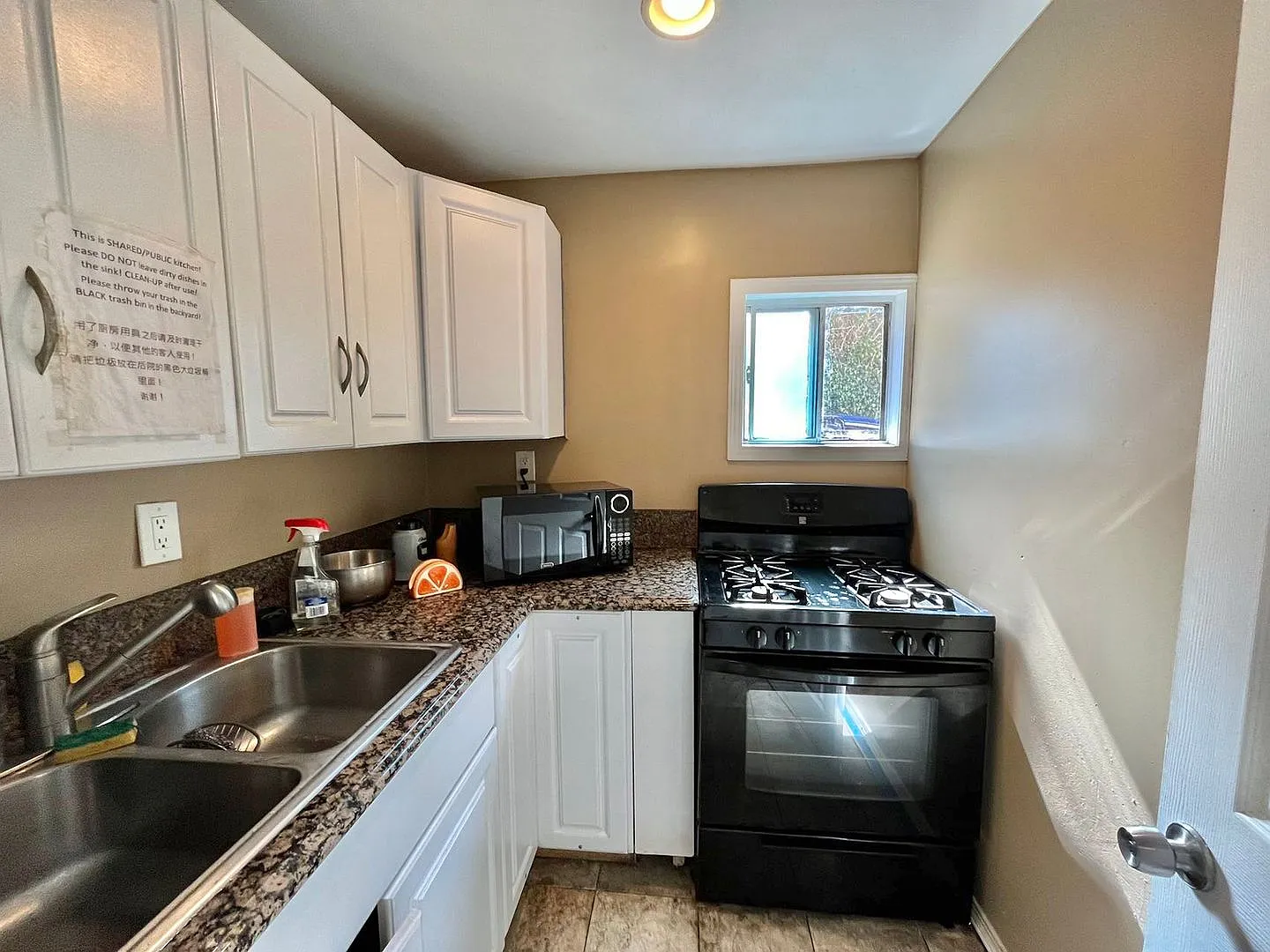 Spacious Spanish-Style Room in Prime LA Location $900/mo — Photo 2
