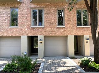 106 Frank Lloyd Wright Ln, Oak Park, IL 60302