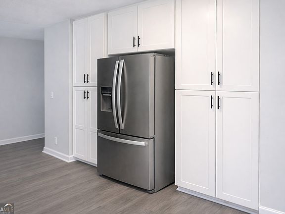 4th image of 215 Malcom Ln