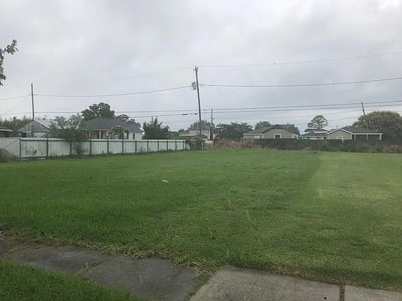 3rd image of 1818 Schnell Dr