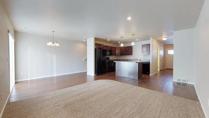 3 bed, 2.5 bath, $2,050 — Photo 4