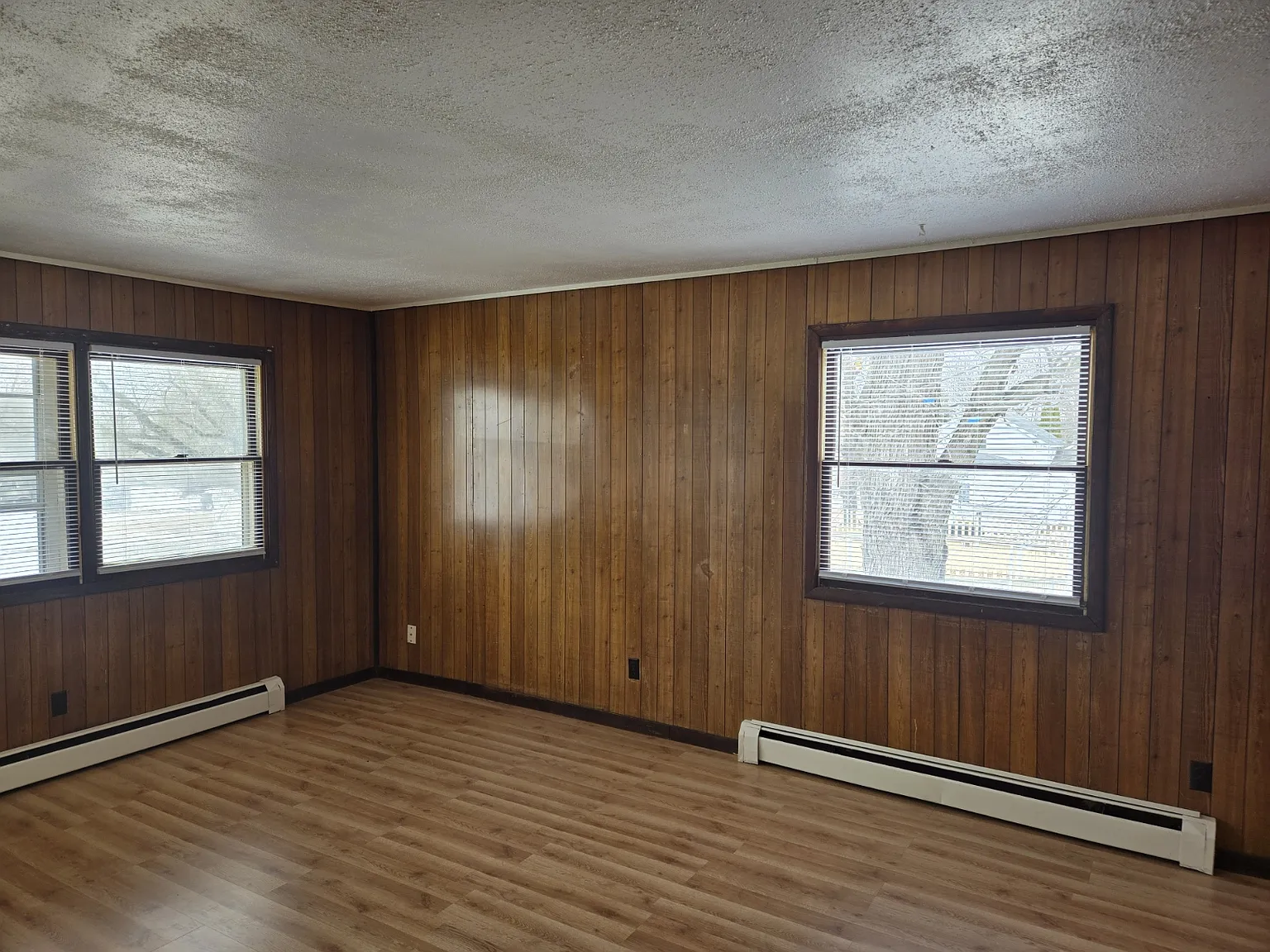 582 Lincoln Apt's - #2 — Photo 2