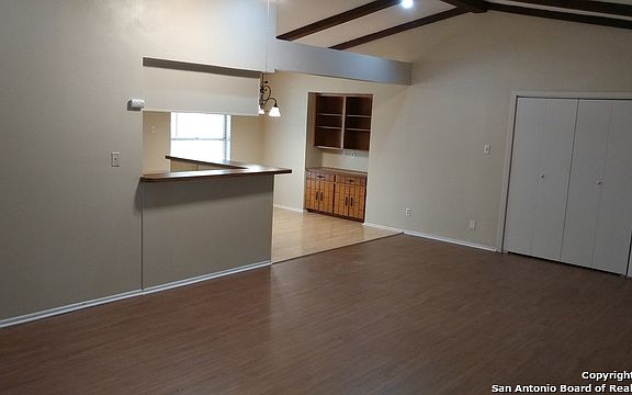 4th image of 110 Glenn Oaks Dr