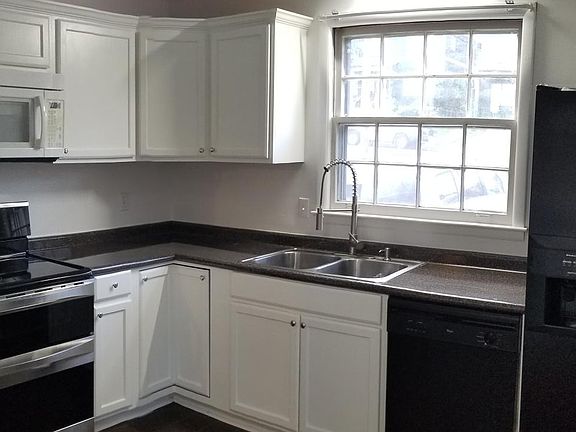 4th image of 2907 W Linden Ave #A