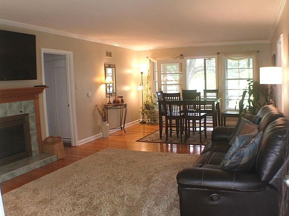 3rd image of 4315 Woodfield Ln NE