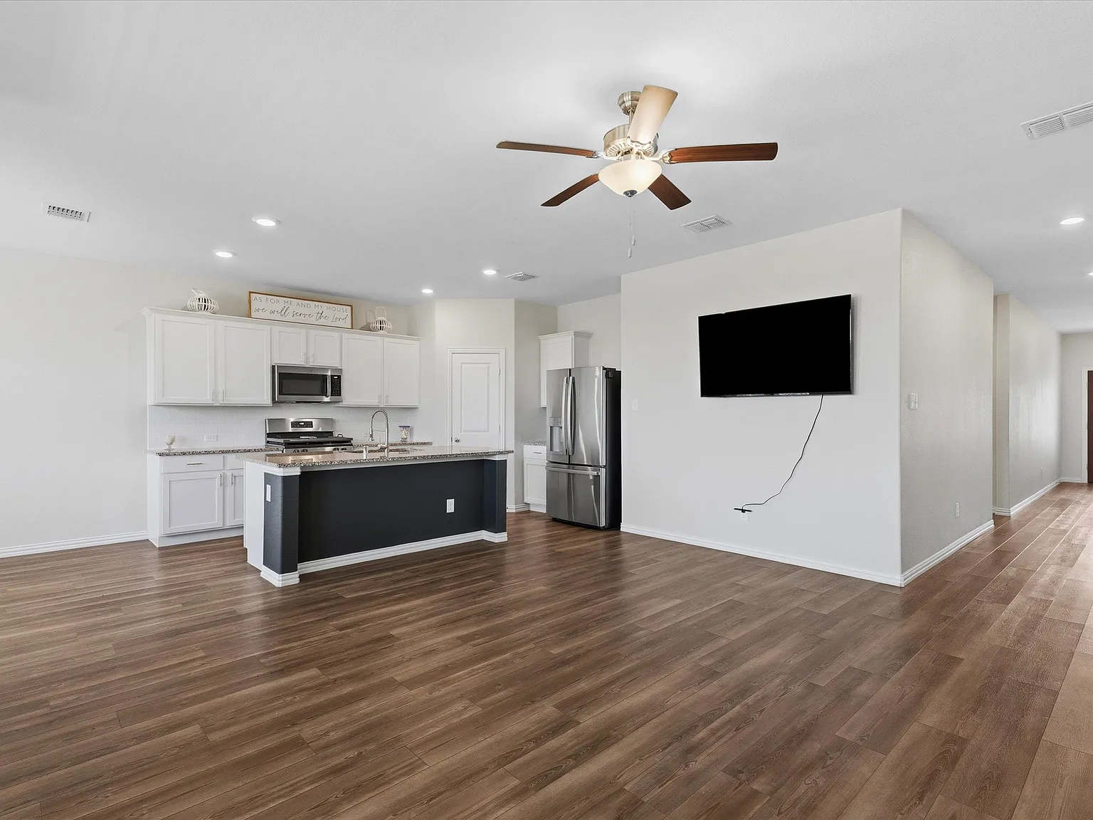 4 bed, 1815 sqft, $2,100 — Photo 3