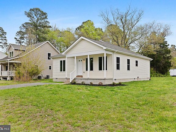 3rd image of 102 Stewart Ln