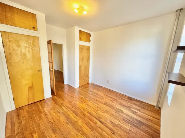 35 Carmine Street image 3 of 12