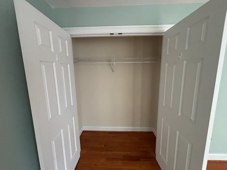 1045 Glenwood Station Ln — Photo 18