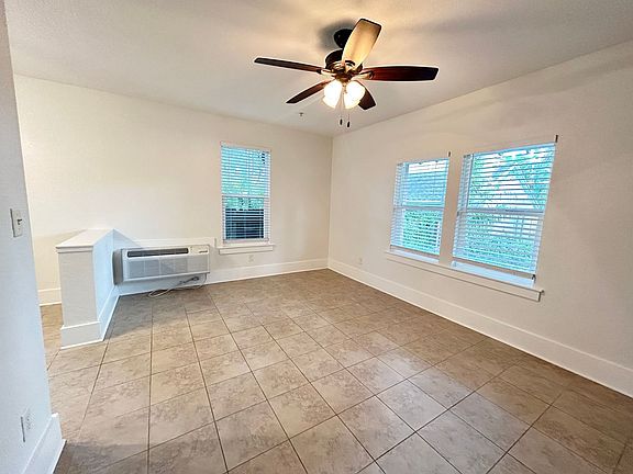 4th image of 1014 12th Ave N #4