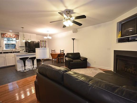 4th image of 6802 Cottonwood Dr