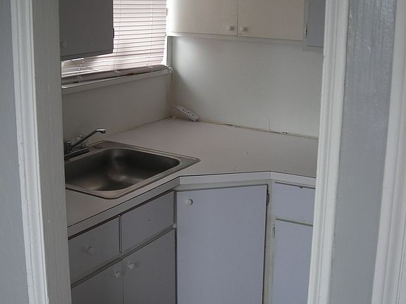 4th image of 4310 NE 2nd Ave