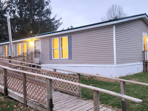 702 W Stanton Rd, Stanton, MI 48888