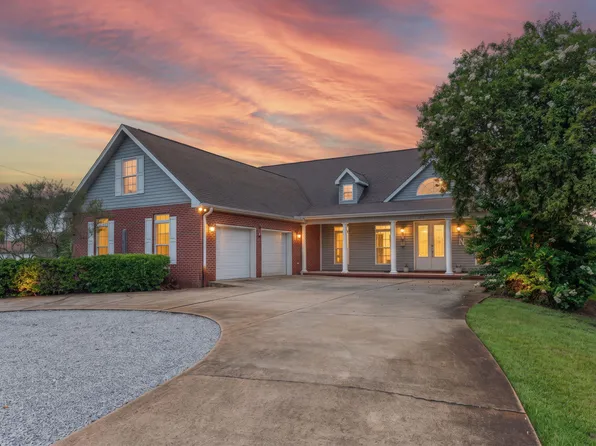 553 Cove Dr, Fort Walton Beach, FL 32547