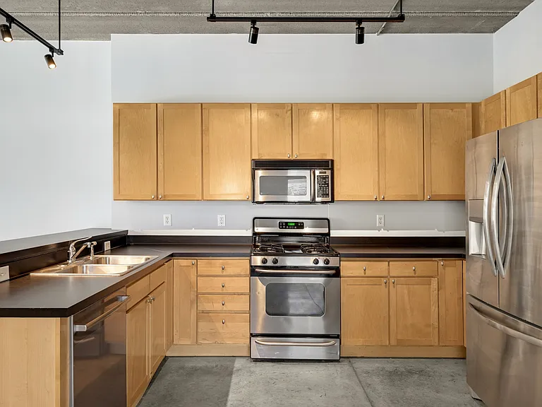 710 N 4th St #E213 — Photo 32