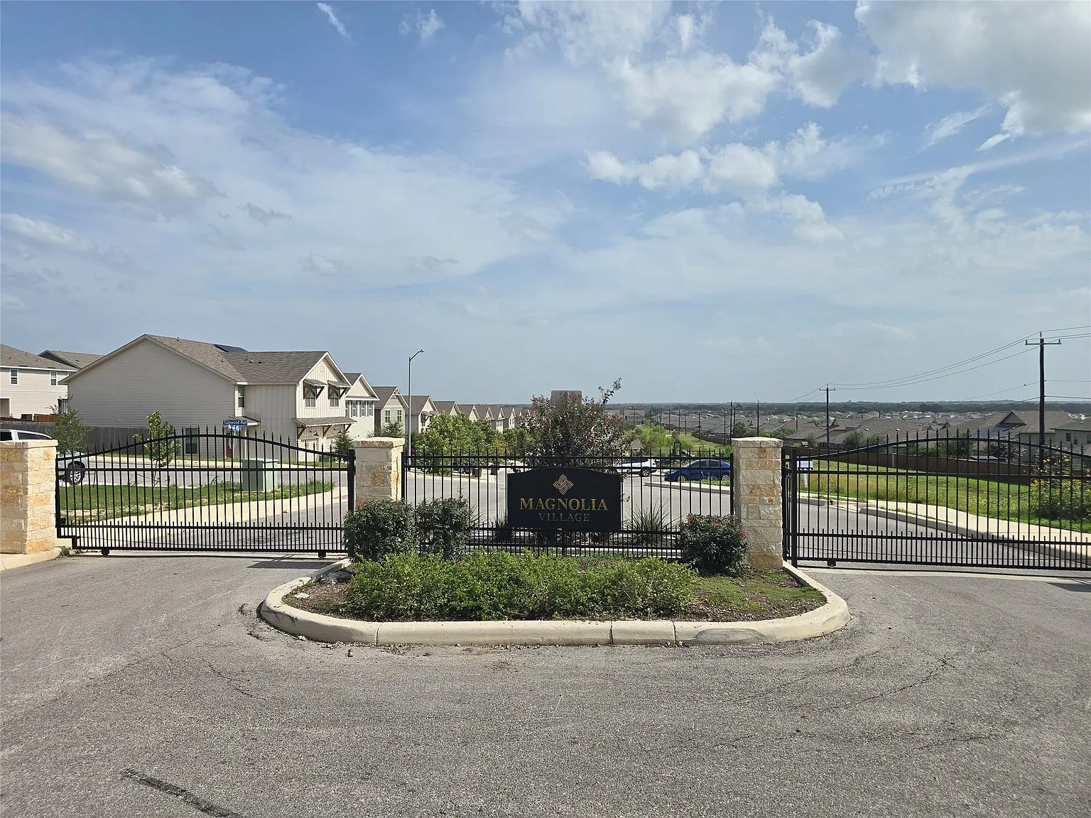3 bed, 2.5 bath, 1505 sqft, $1,575 — Photo 1
