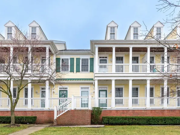 302 Beverly Ave, Auburn Hills, MI 48326