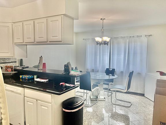 4th image of 7509 N Claremont Ave #1