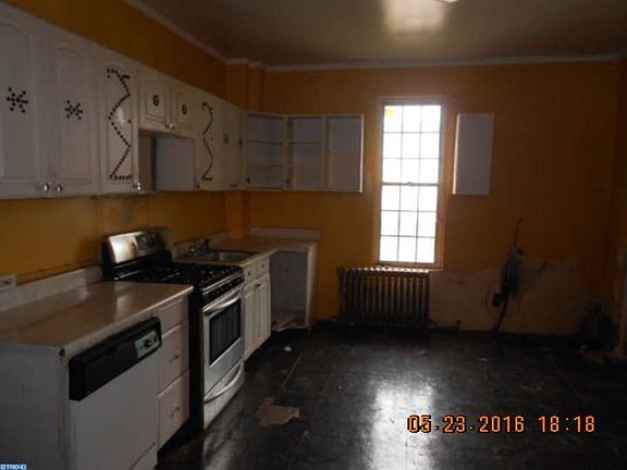 5th image of 332 S Heald St