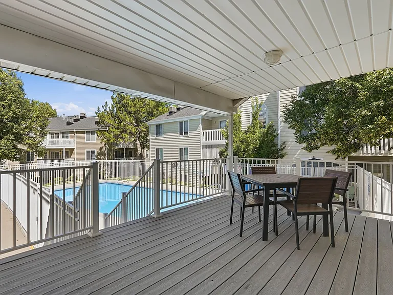 Woods Crossing Apartments — Photo 3